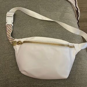 Stoney Clover Lane x Target white Fanny pack! Never used! Still stuffed w paper!